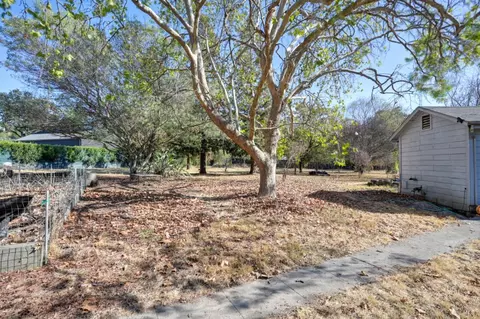Exterior - 80 Serres Dr, Sonoma, CA 95476 photo 7 of 9