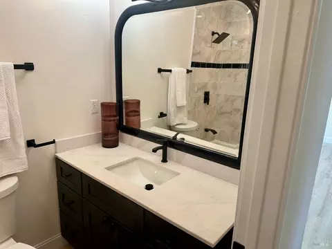 Bath - 373 Lovers Ln, Vacaville, CA 95688 photo 5 of 5