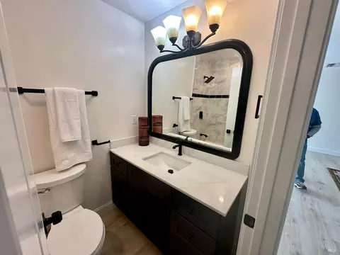 Bath - 373 Lovers Ln, Vacaville, CA 95688 photo 4 of 5