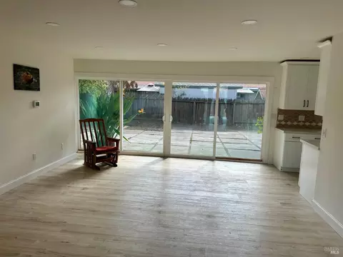 Living - 373 Lovers Ln, Vacaville, CA 95688 photo 3 of 4