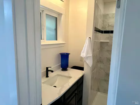 Bath - 373 Lovers Ln, Vacaville, CA 95688 photo 3 of 5