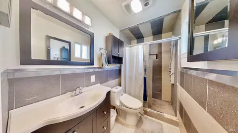 Bath - 4875 Cole Rd, Vacaville, CA 95688 photo 6 of 6