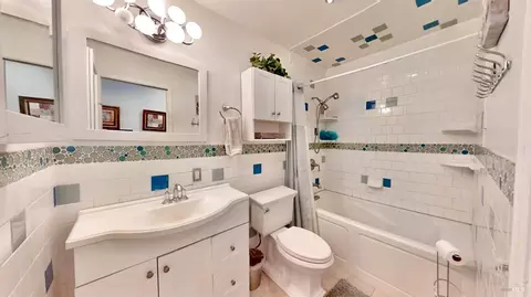 Bath - 4875 Cole Rd, Vacaville, CA 95688 photo 5 of 6