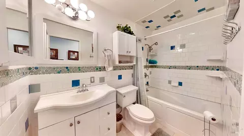Bath - 4875 Cole Rd, Vacaville, CA 95688 photo 4 of 6