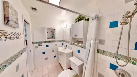 Bath - 4875 Cole Rd, Vacaville, CA 95688 photo 2 of 6