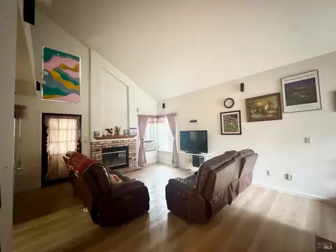 Living - 315 Holly Ct, Dixon, CA 95620 photo 1 of 2