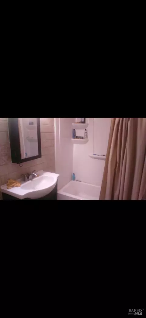 Bath - 15964 41st Ave, Clearlake, CA 95422 photo 2 of 2