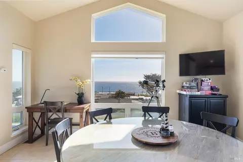 Dining - 4811 Carmet Dr, Bodega Bay, CA 94923 photo 2 of 4