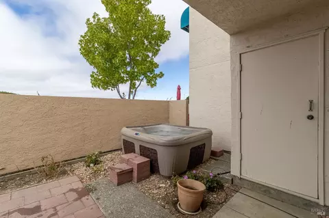 Exterior - 171 Nantucket Ln, Vallejo, CA 94590 photo 2 of 18