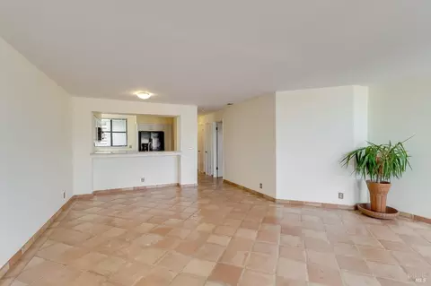 Living - 171 Nantucket Ln, Vallejo, CA 94590 photo 5 of 6