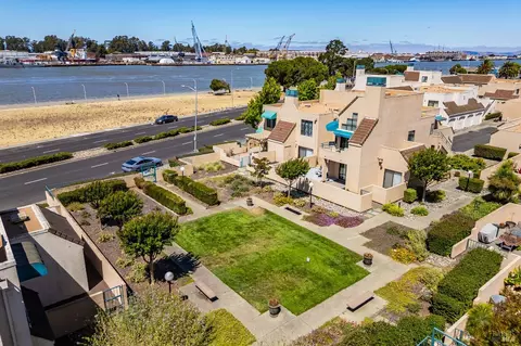 View/Area - 171 Nantucket Ln, Vallejo, CA 94590 photo 3 of 13