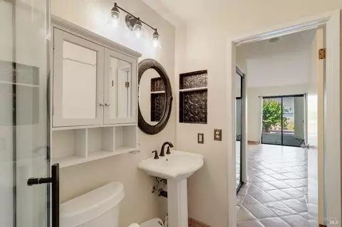 Bath - 171 Nantucket Ln, Vallejo, CA 94590 photo 2 of 2