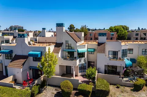 View/Area - 171 Nantucket Ln, Vallejo, CA 94590 photo 12 of 13