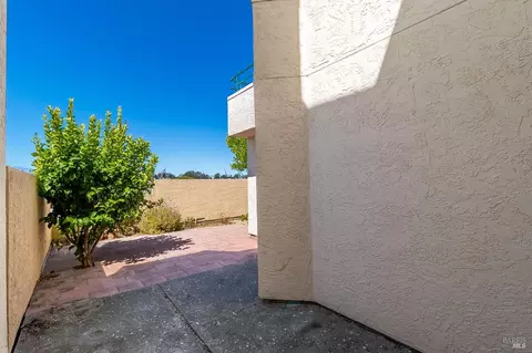 Exterior - 171 Nantucket Ln, Vallejo, CA 94590 photo 7 of 18
