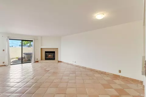 Living - 171 Nantucket Ln, Vallejo, CA 94590 photo 1 of 6