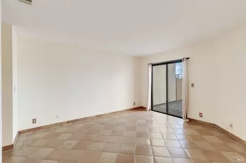 Living - 171 Nantucket Ln, Vallejo, CA 94590 photo 6 of 6
