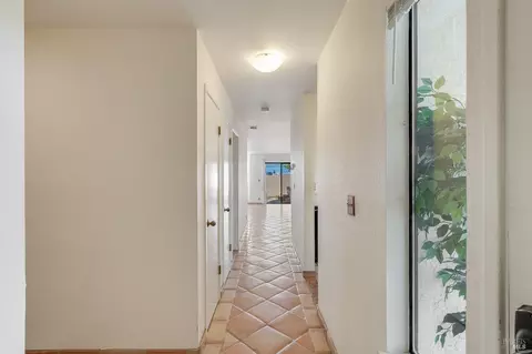 Entry Way - 171 Nantucket Ln, Vallejo, CA 94590 photo 2 of 4