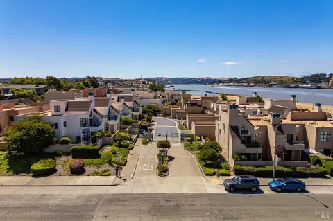 View/Area - 171 Nantucket Ln, Vallejo, CA 94590 photo 4 of 13