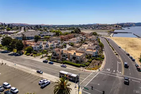 View/Area - 171 Nantucket Ln, Vallejo, CA 94590 photo 5 of 13