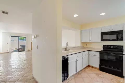 Kitchen - 171 Nantucket Ln, Vallejo, CA 94590 photo 1 of 5