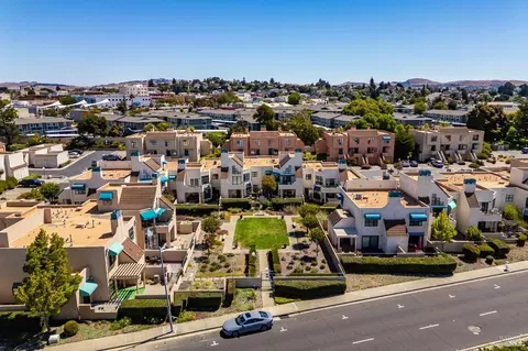 View/Area - 171 Nantucket Ln, Vallejo, CA 94590 photo 10 of 13