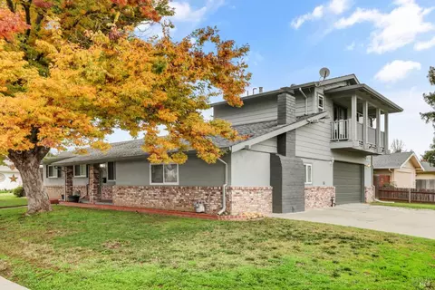 225 E Chestnut St, Dixon, CA 95620