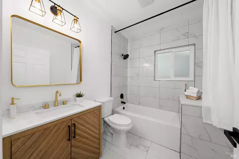 Bath - 519 Taylor St, Fairfield, CA 94533 photo 2 of 2