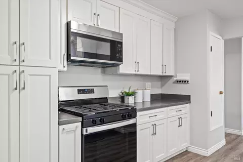 Kitchen - 230 E Walnut St, Dixon, CA 95620 photo 5 of 5