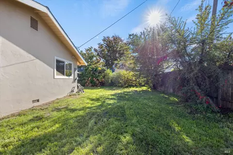 Exterior - 230 E Walnut St, Dixon, CA 95620 photo 8 of 8