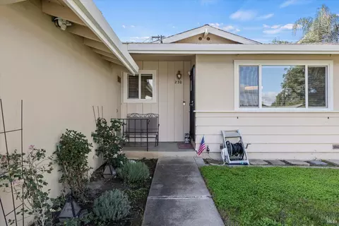 Exterior - 230 E Walnut St, Dixon, CA 95620 photo 2 of 8