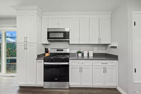 Kitchen - 230 E Walnut St, Dixon, CA 95620 photo 4 of 5