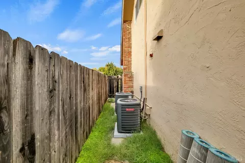 Exterior - 149 Donner Dr, Vacaville, CA 95687 photo 10 of 11
