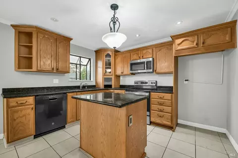 Kitchen - 149 Donner Dr, Vacaville, CA 95687 photo 2 of 4
