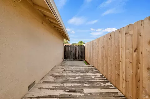 Exterior - 149 Donner Dr, Vacaville, CA 95687 photo 5 of 11