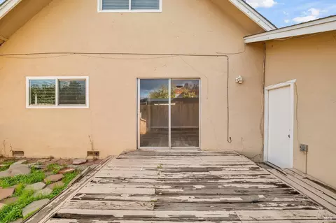 Exterior - 149 Donner Dr, Vacaville, CA 95687 photo 4 of 11