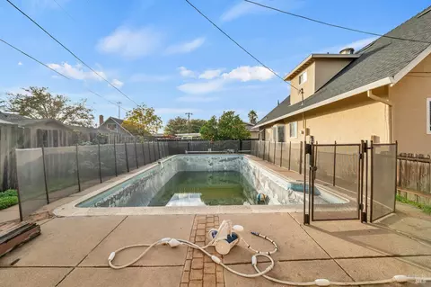 Exterior - 149 Donner Dr, Vacaville, CA 95687 photo 7 of 11