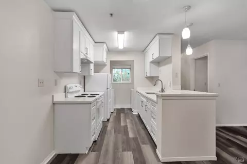 Kitchen - 505 Lighthouse Dr, Vallejo, CA 94590 photo 2 of 4
