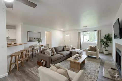 Living - 550 W Creekside Cir, Dixon, CA 95620 photo 1 of 1