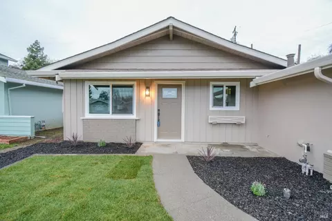 140 E Hemlock St, Vacaville, CA 95688 photo 1