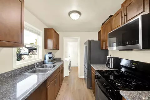 Kitchen - 91 14th St, Vallejo, CA 94590 photo 1 of 5