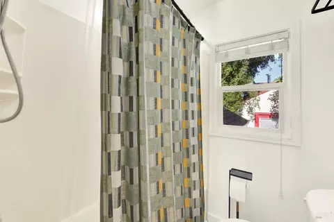 Bath - 91 14th St, Vallejo, CA 94590 photo 2 of 3