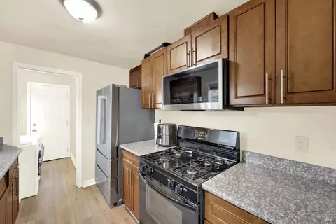 Kitchen - 91 14th St, Vallejo, CA 94590 photo 2 of 5