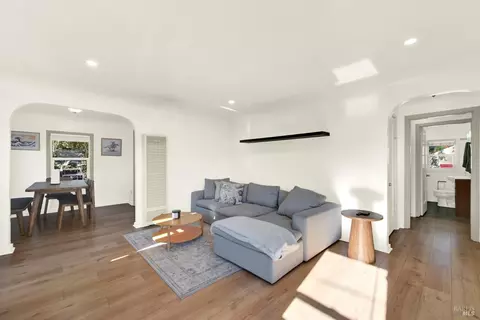 Living - 91 14th St, Vallejo, CA 94590 photo 2 of 5