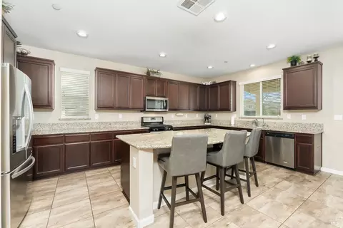 Kitchen - 625 Guild Rd, Vacaville, CA 95688 photo 4 of 5