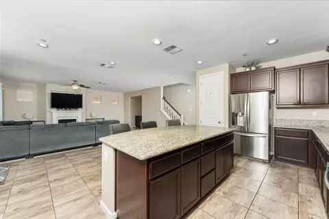 Entry Way - 625 Guild Rd, Vacaville, CA 95688 photo 5 of 11