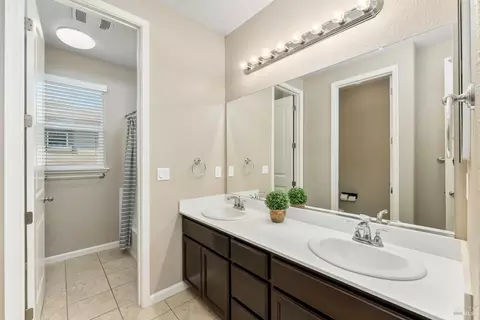 Entry Way - 625 Guild Rd, Vacaville, CA 95688 photo 9 of 11
