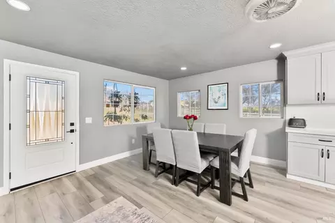 Dining - 7461 Putman Rd, Vacaville, CA 95688 photo 3 of 4