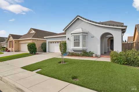 3079 Red Maple Ct, Vacaville, CA 95687 photo 2