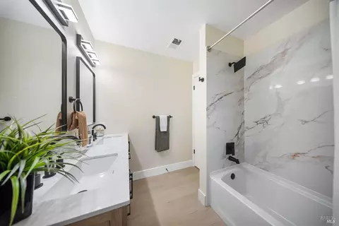 Bath - 1466 Granada St, Vallejo, CA 94591 photo 3 of 4