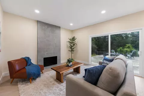 Living - 1466 Granada St, Vallejo, CA 94591 photo 4 of 4